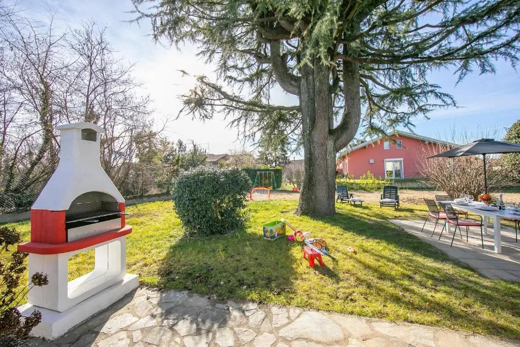 Cedar House Villa Few Minutes From Lake - Happy Rentals