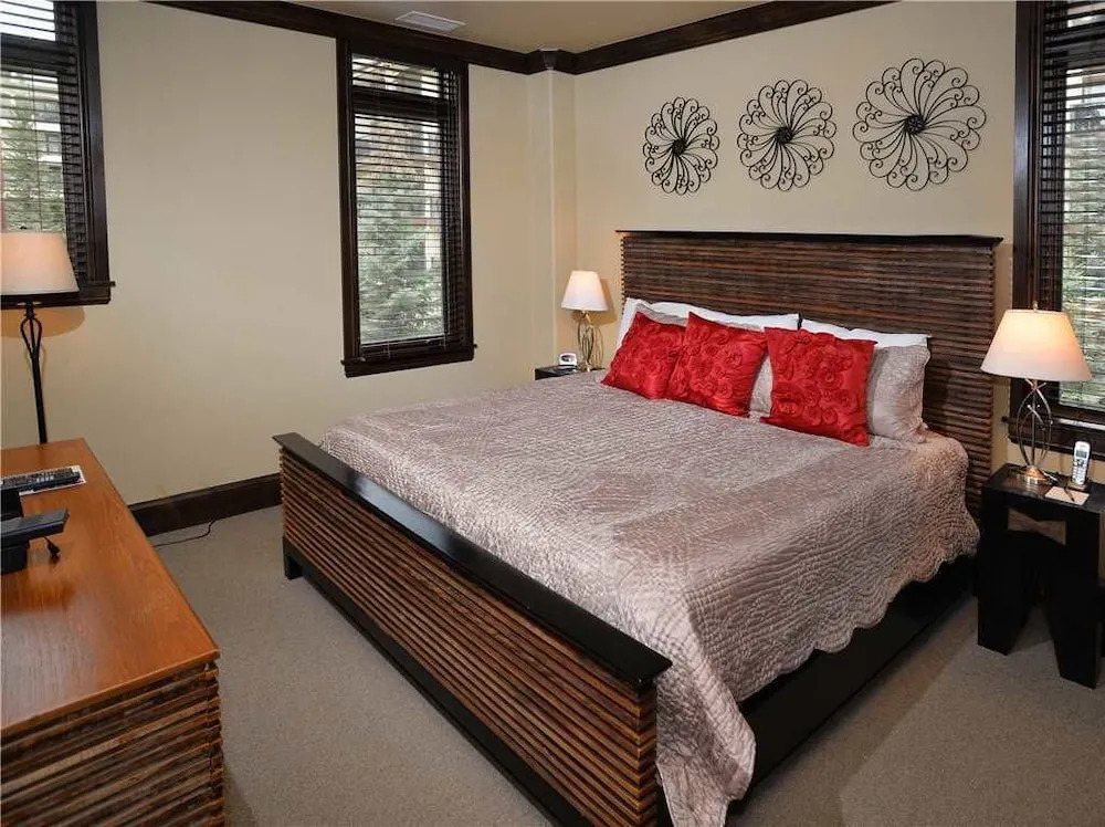 Lionsquare North Tower #300 3 Bedrooms 3.5 Bathrooms Condo