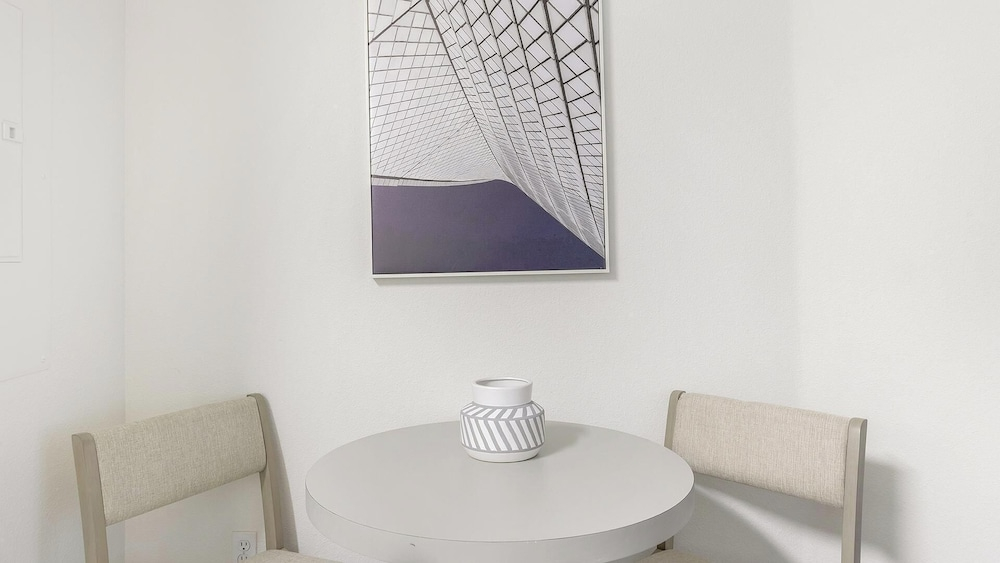 Landing Furnished Apartments near University Heights