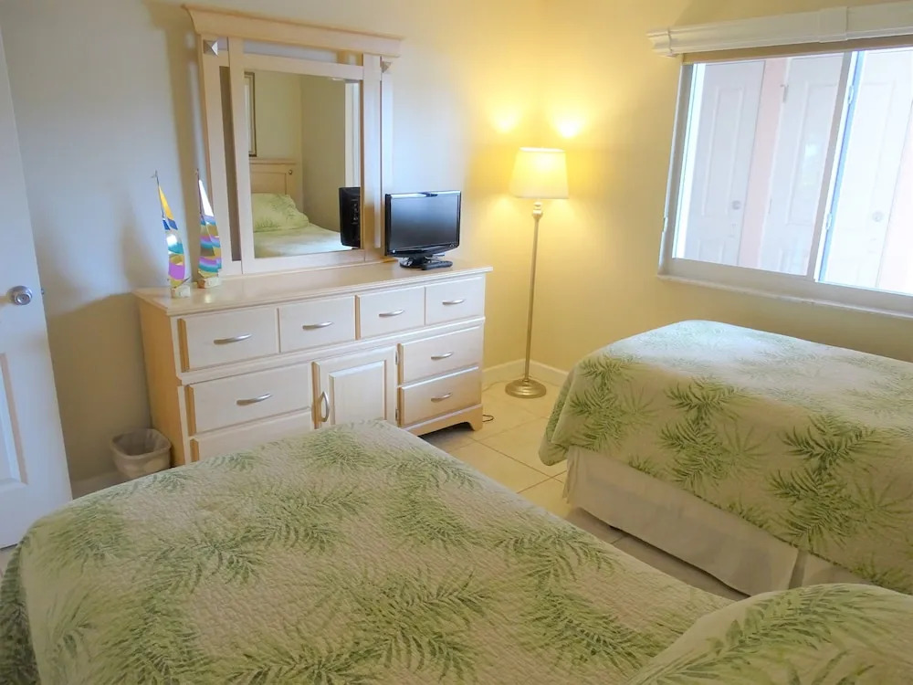 Sunset Royale - 114 2 Bedrooms 2 Bathrooms Apts
