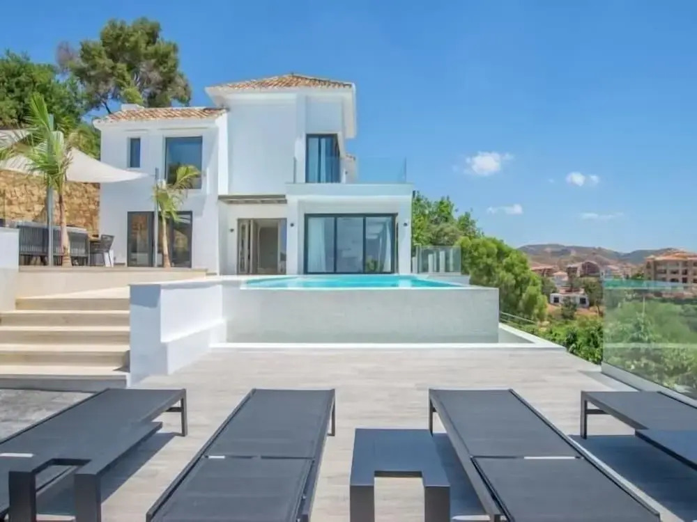 Sunrise Villa Marbella by Lodgerstrip