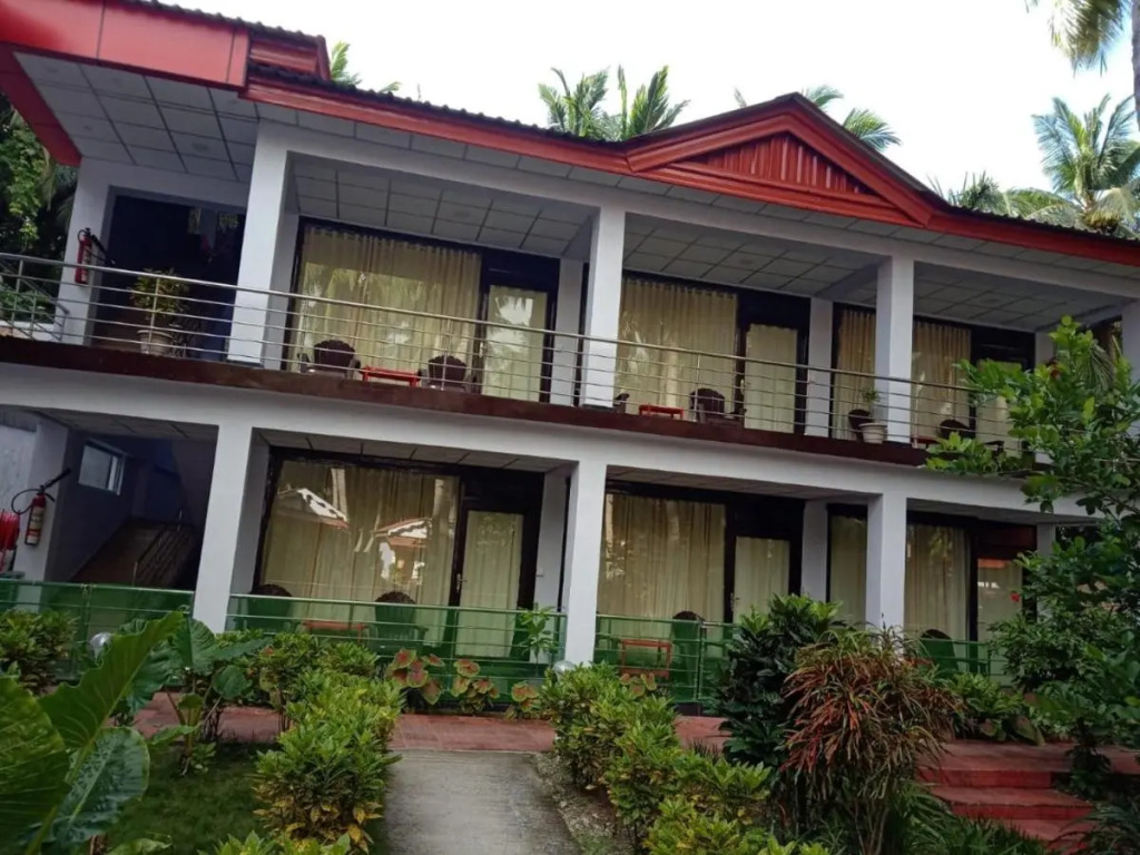 Coconhuts Beach Resort