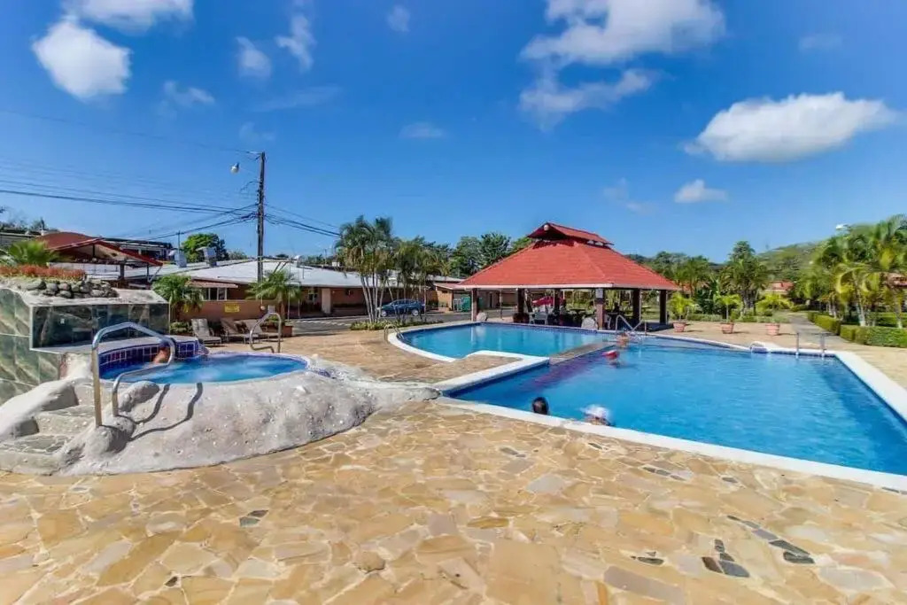 House near from Marina Herradura with private pool