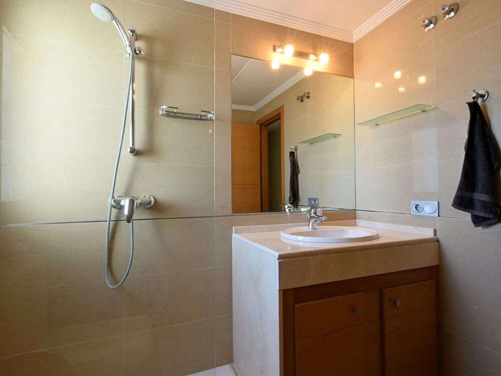 Comfortable apartment with sea views near Estepona, within walking distance from the sea