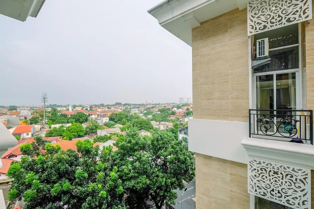 Cozy and Nice Studio Loft Apartment at Apple 1 Condovilla By Travelio