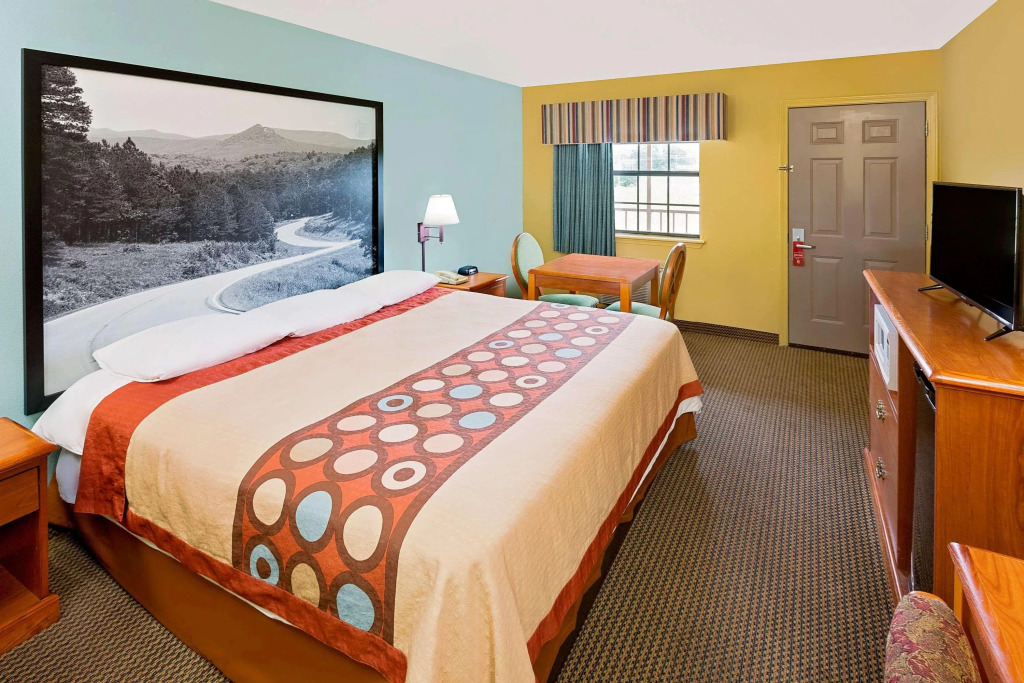 Super 8 by Wyndham Hazen