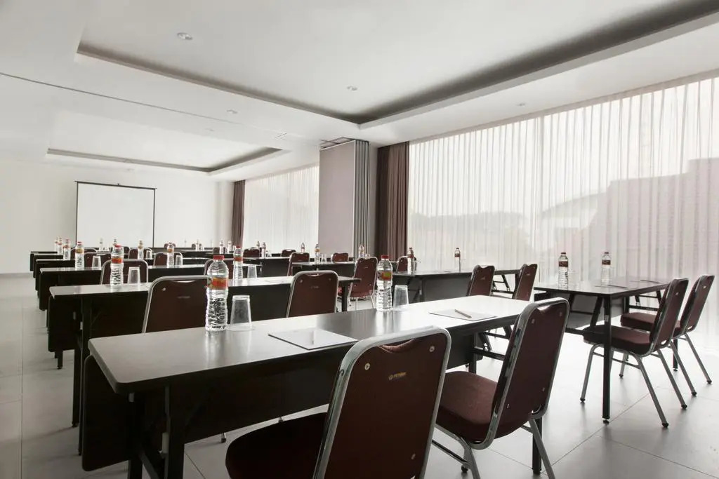 Lynn Hotel Serang