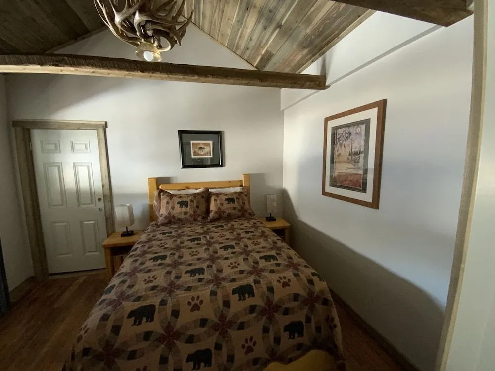 Island Park Lodge