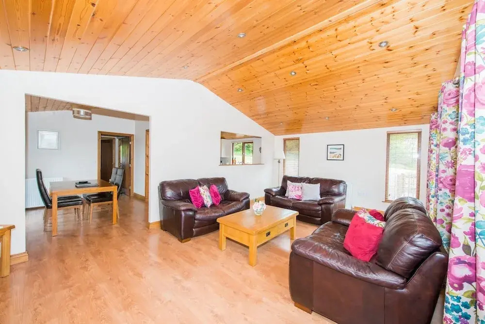 Skylark Lodge With Hot Tub Near Cupar, Fife