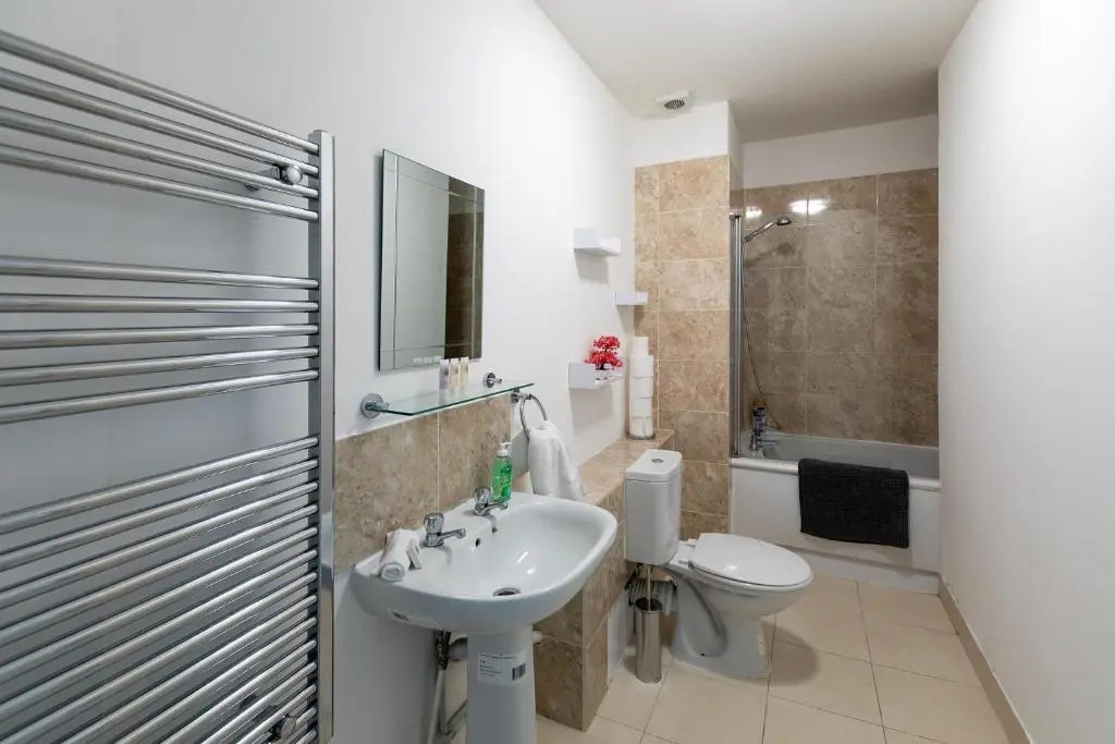 Unique Contractor House & Close to Derby Arena and Hospital & Parking by ComfyWorkers