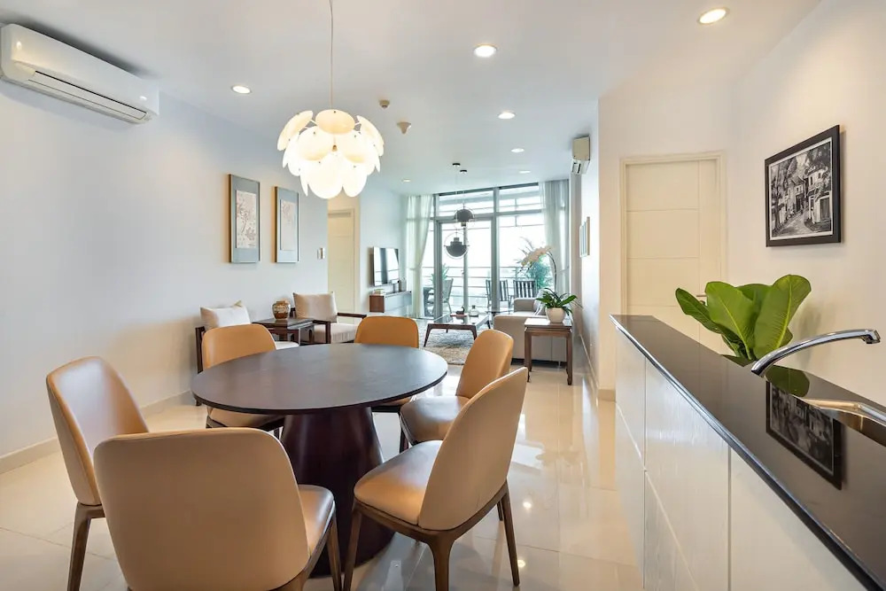 Saigon Suites Collection by Idg in D1