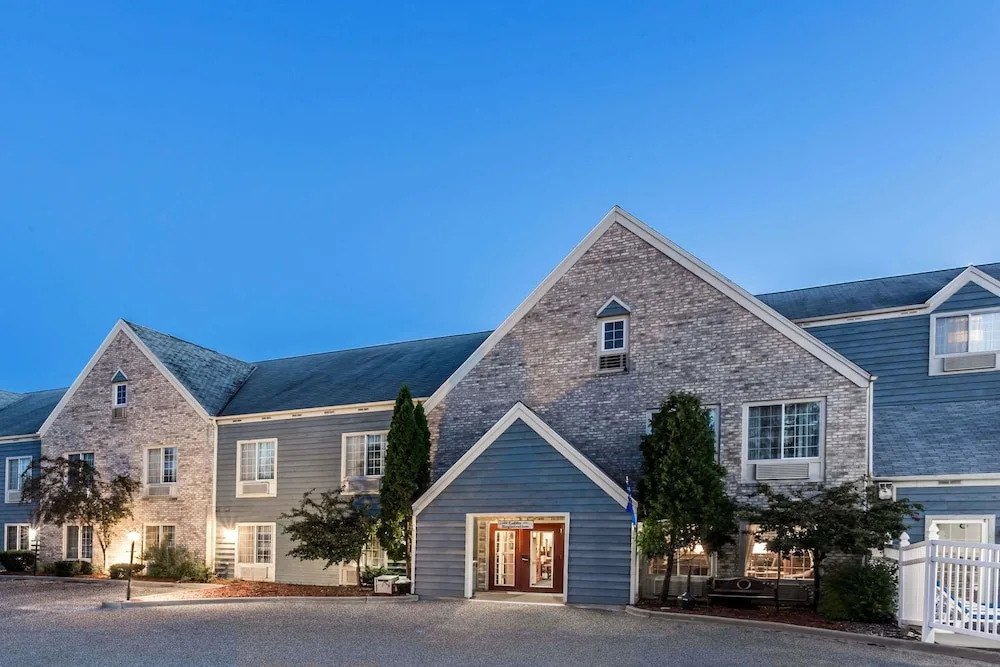 Baymont by Wyndham Mequon Milwaukee Area