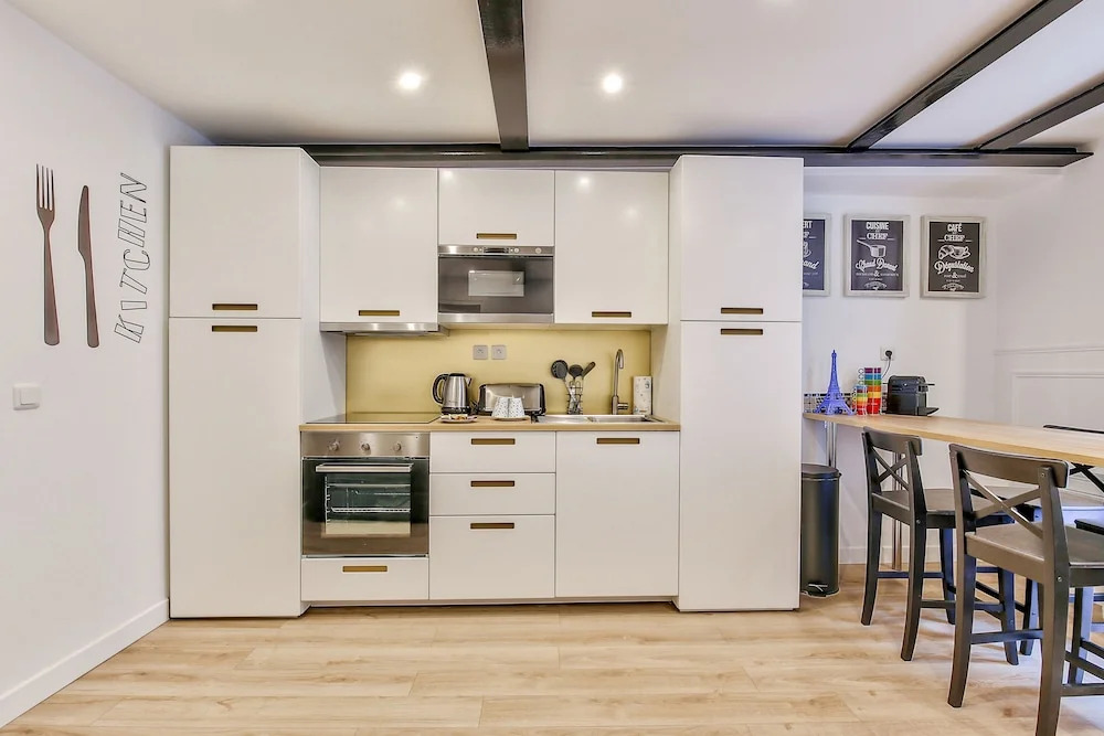 13 - Luxury Flat Eiffel Design 2