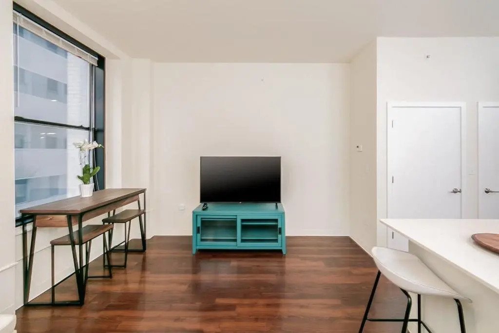 1BR Luxury Studio Historic Building, Parking, Rooftop Deck & Gym