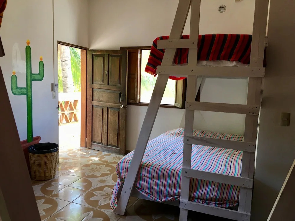 Nomad Beach House - Hostel