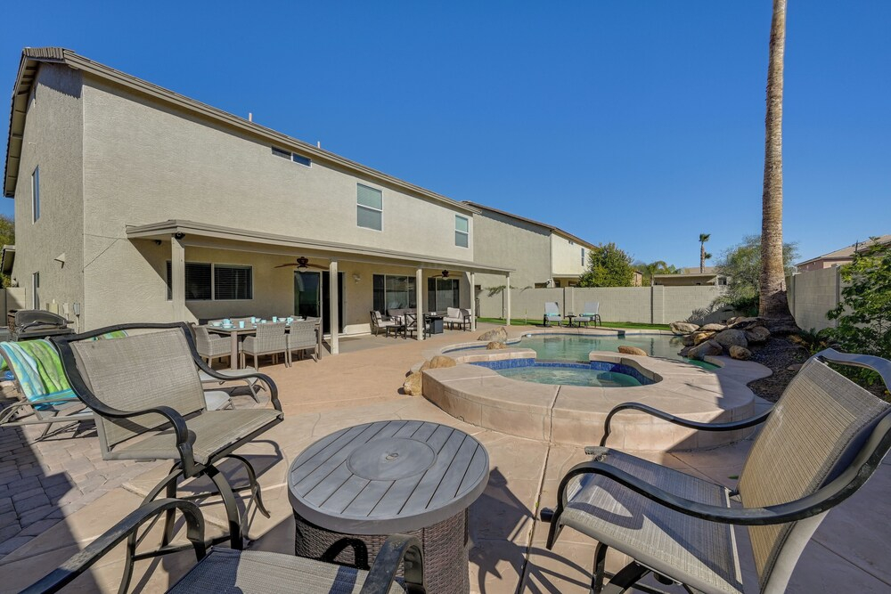 Putting Green, Pool & Spa: Home in Queen Creek