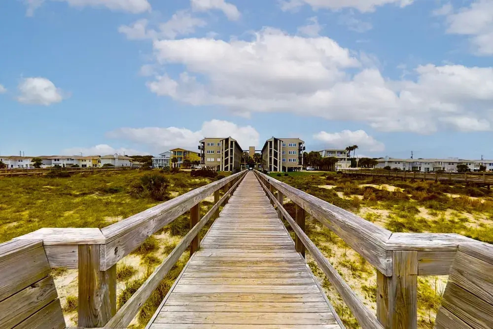 Ocean-view Condo With Pool, Balcony, AC & W/D - Walk to Beach & Near Downtown