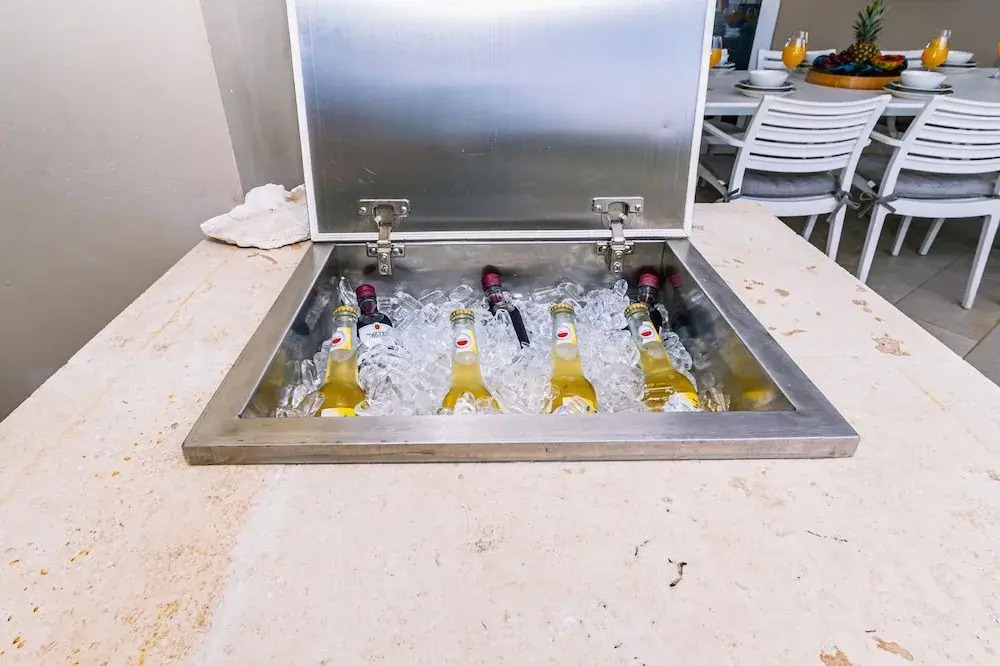 Luxury New 5 Location Pool Outdoor Kitchen