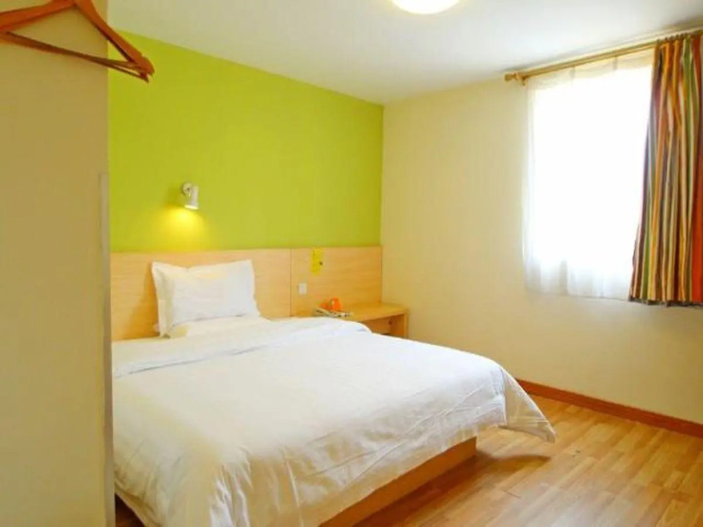 7Days Inn ShangHai XuJiaHui YiShan Road SubwayStation