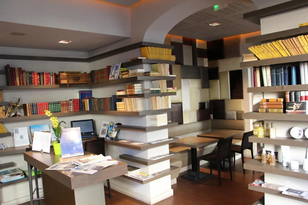 Kyriad Restaurant Centre SPA Vichy