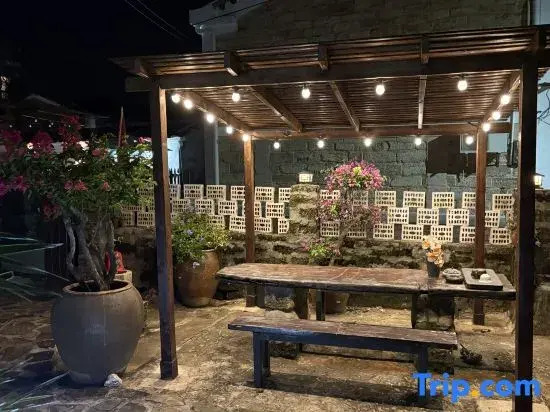 Shi'er Hostel