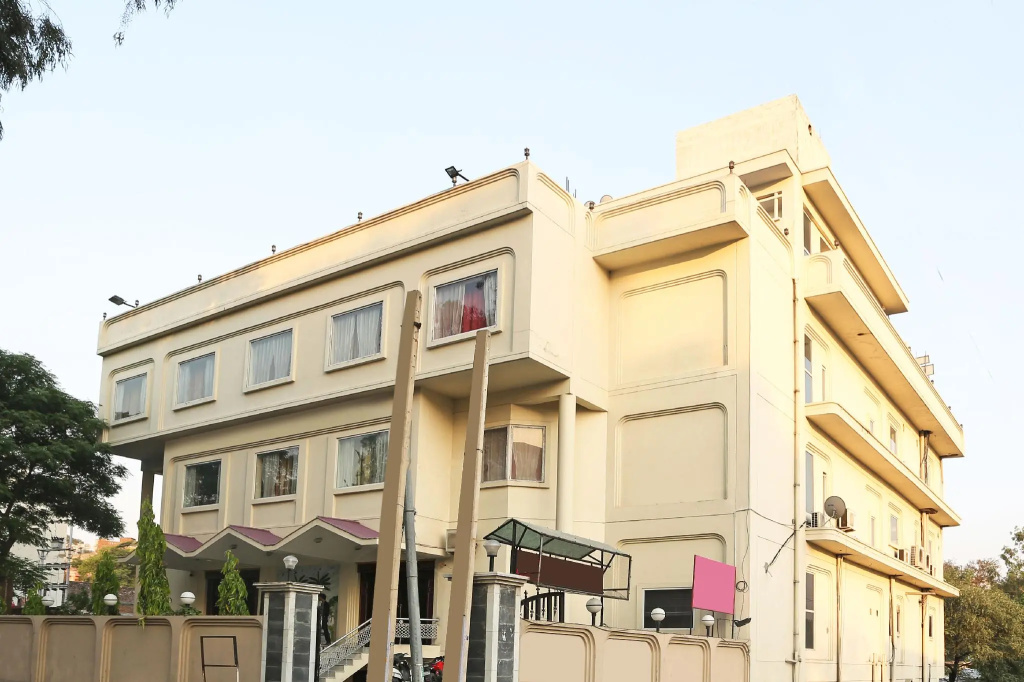 Capital O 4962 Hotel Meridian Palace