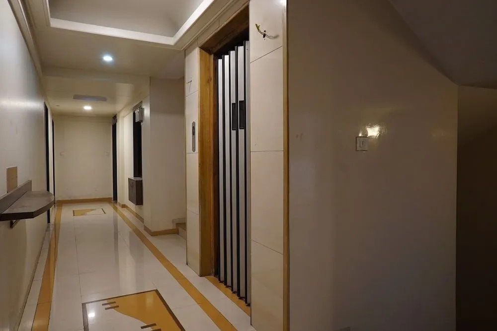 OYO 23430 Hotel Radiant