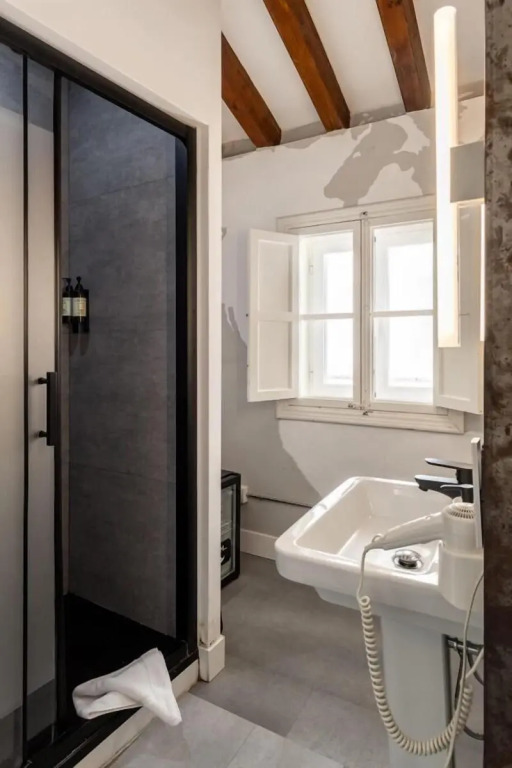 Antiguo Brondo Selfcheck-in Smart Rooms