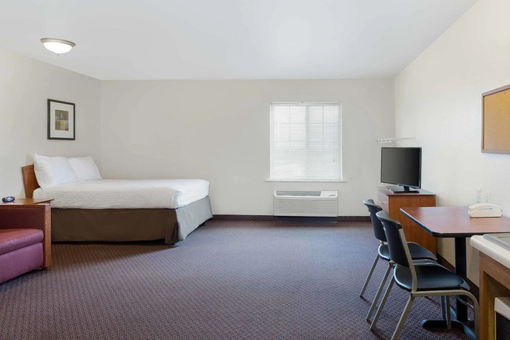 WoodSpring Suites Tyler Rose Garden