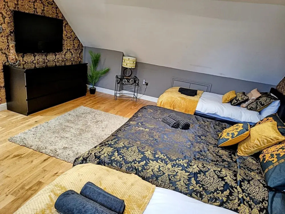 Homebird Property - Carter Knowle House
