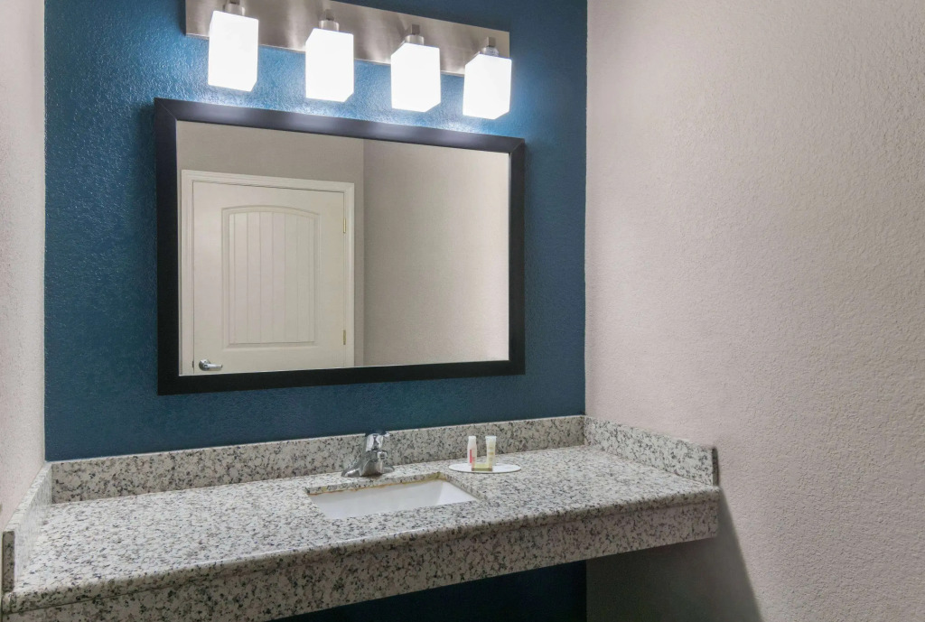 Super 8 by Wyndham San Antonio Near Fort Sam Houston