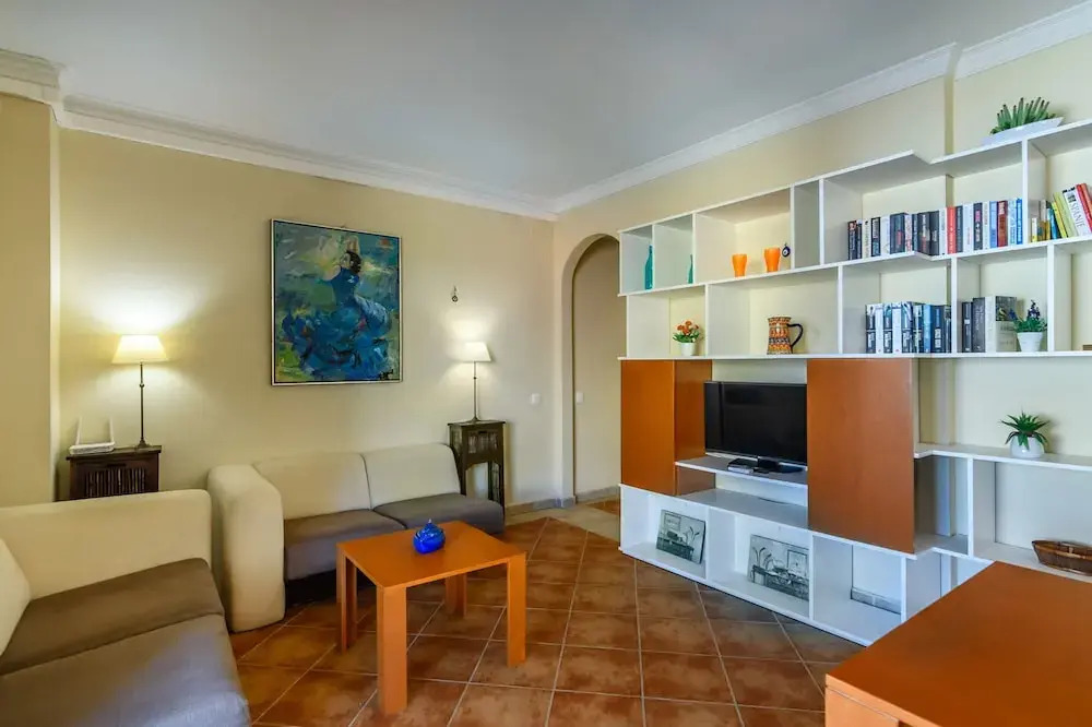 Beachside Apartment With Pool
