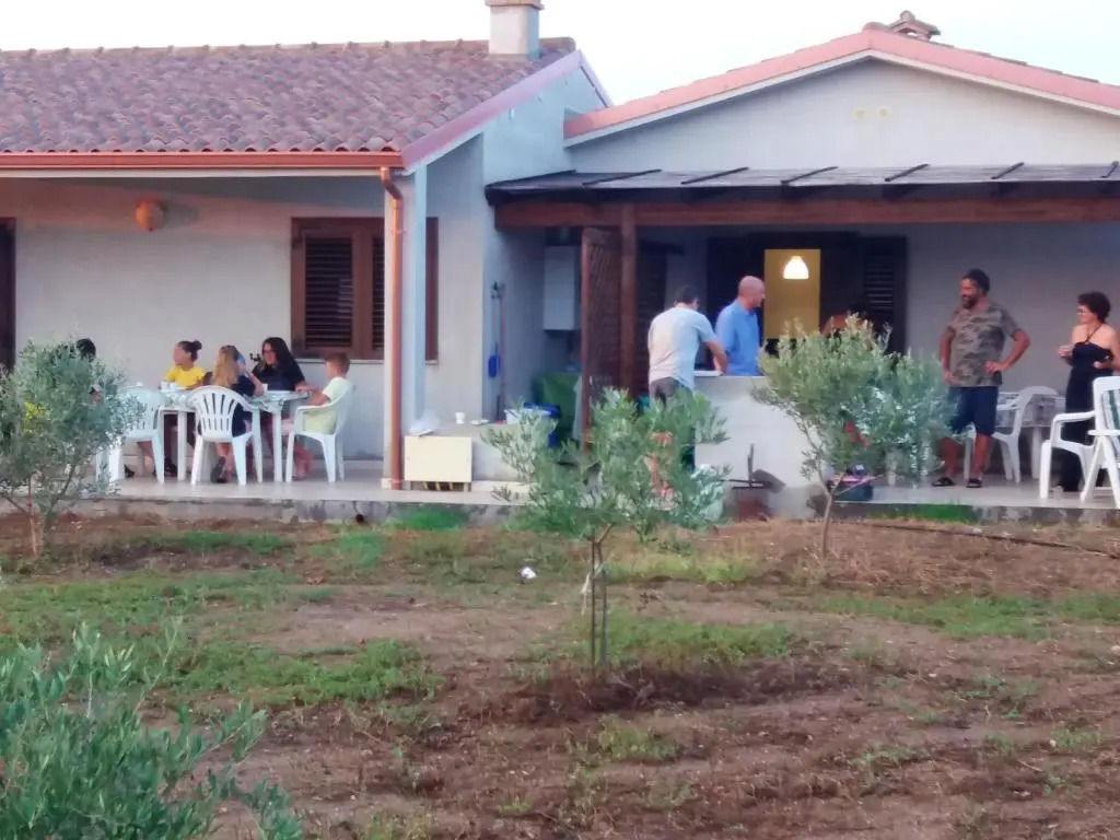 2 bedrooms house with enclosed garden and wifi at Sant'Anna Arresi 3 km away from the beach