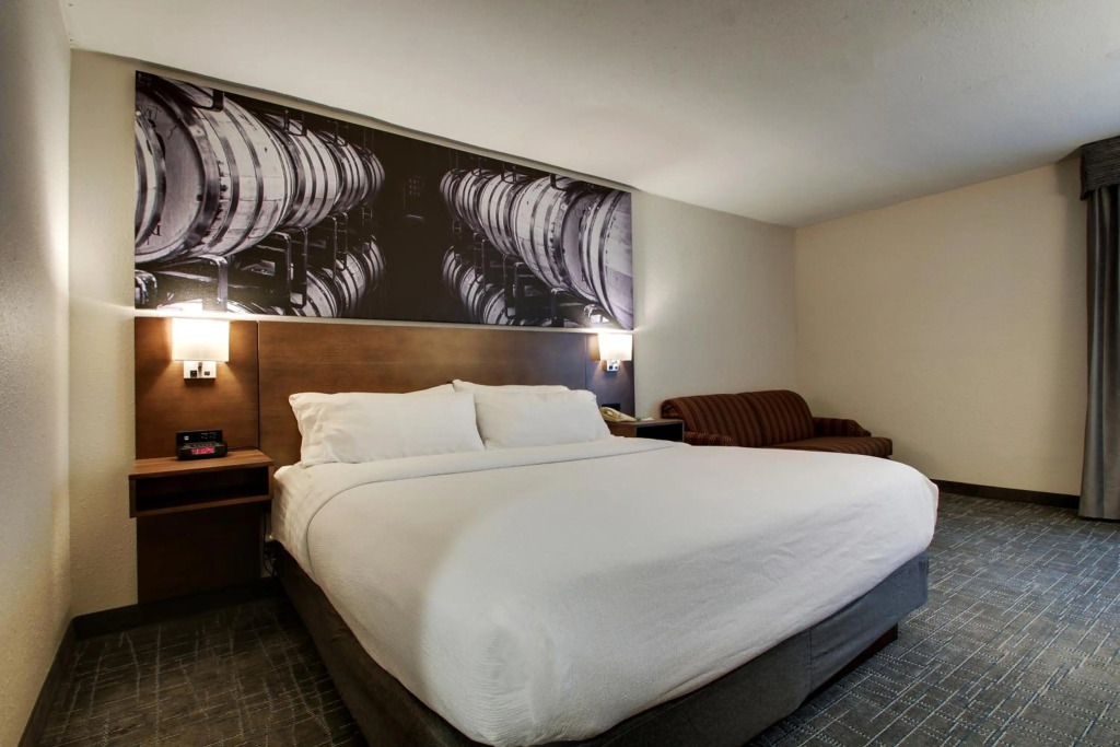 Clarion Pointe Hopkinsville near The Bruce Convention Center