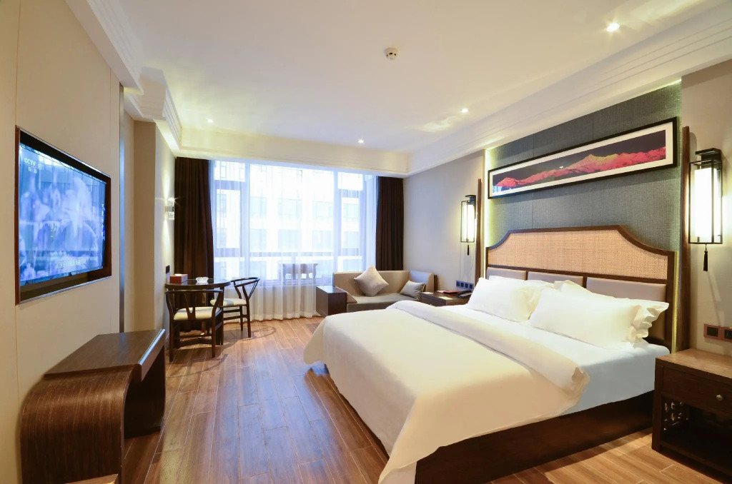 Metropolo Jinjiang Hotel ((Shangri-La Songzanlin Temple)