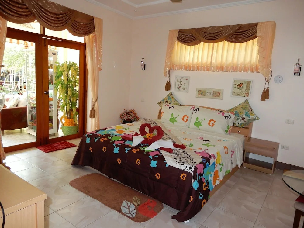 Relaxing Palm Pool Villa, Tropical Illuminated Garden Private Swimming Pool