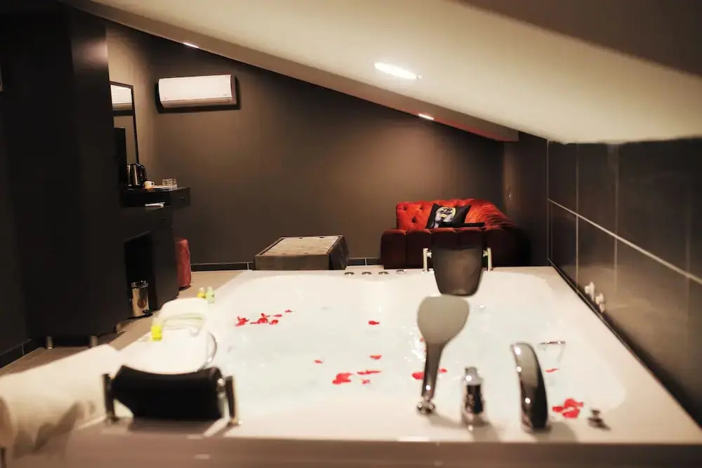 Oneday Suit Hotel