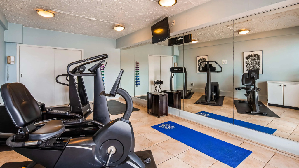 Best Western Plus Yacht Harbor Inn
