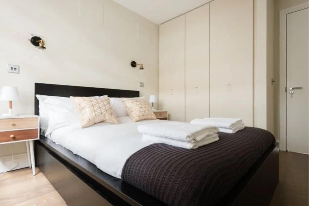 The Oxford Street Retreat - Modern 3bdr in 2 Apartments