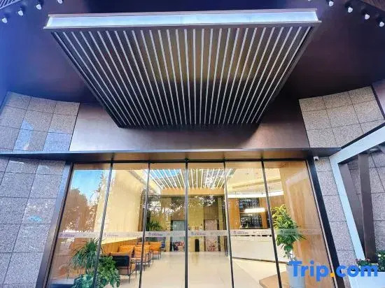 ReMAX Remai E-sports Hotel (Ningbo Century Oriental East Railway Station)