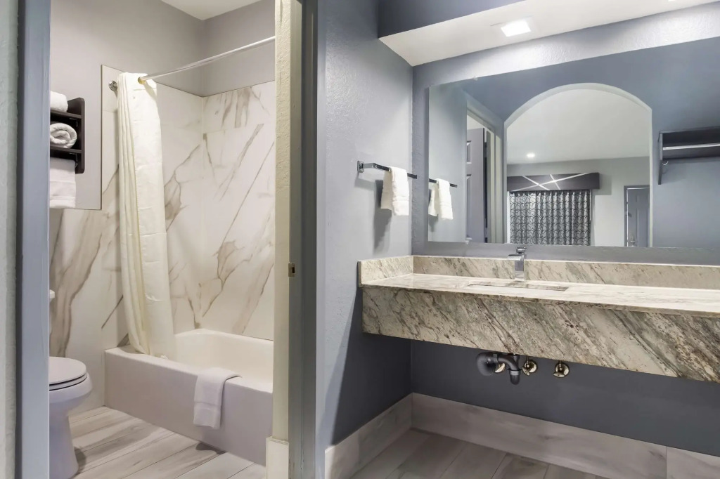 Americas Best Value Platinum Inn & Suites