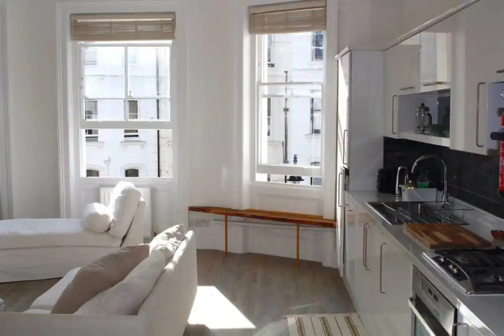 1 Bedroom Regency Flat Near Brighton Beach