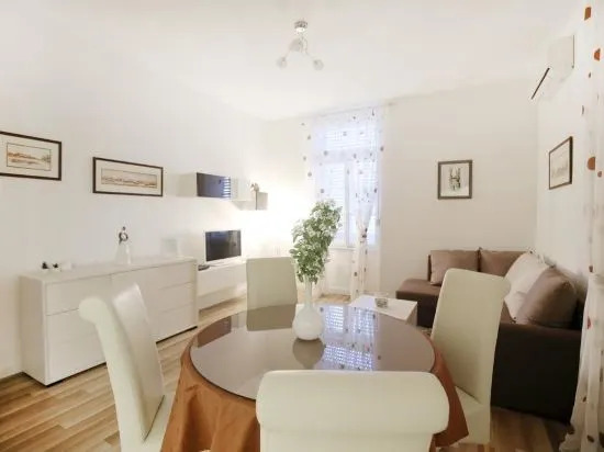Bay View Apartment