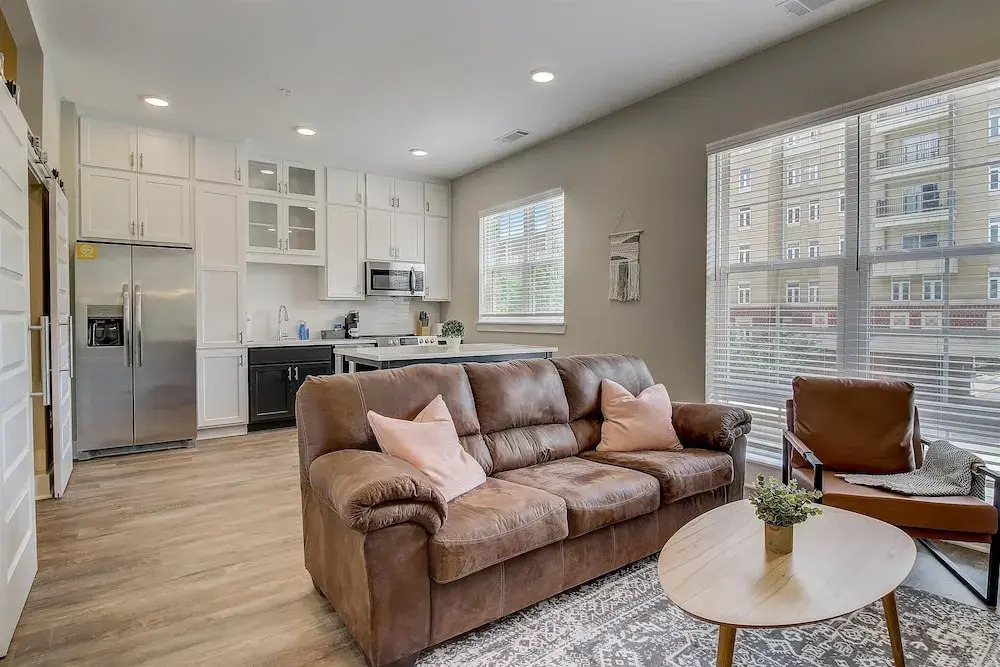 FRONTDESK 500 West Trade Apts Fourth Ward Charlotte