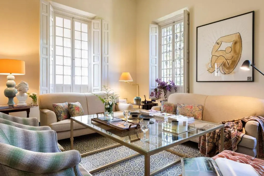 Villa Alfonso, Luxury Villa In Midtown, Parking