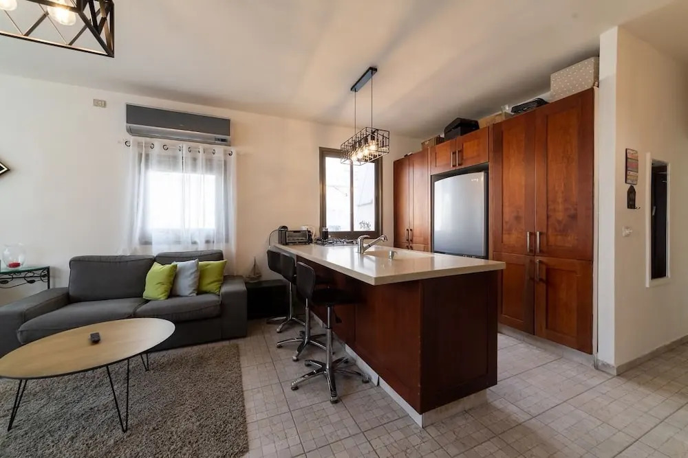 Urban Apartment With Jacuzzi Near Sarona