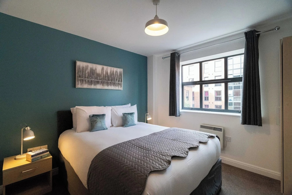 Cotels The Millhouse Corporate Apartments - PRIVATE APARTMENT BUILDINGS - GATED ENTRANCE - PARKING - WORK DESK