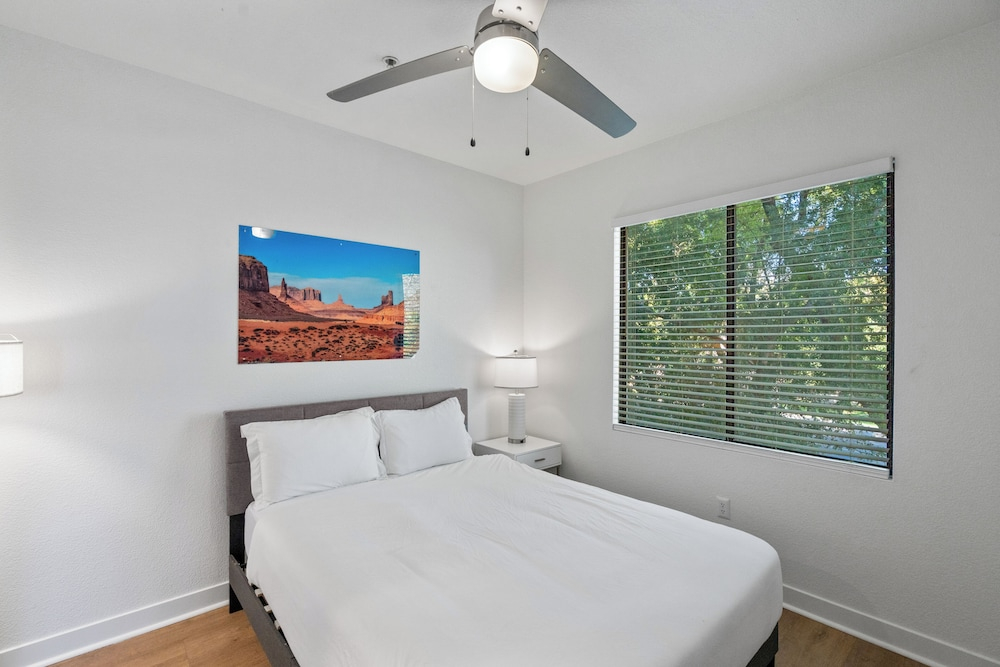 Upscale Stay w Heated Pool 8mins to ASU