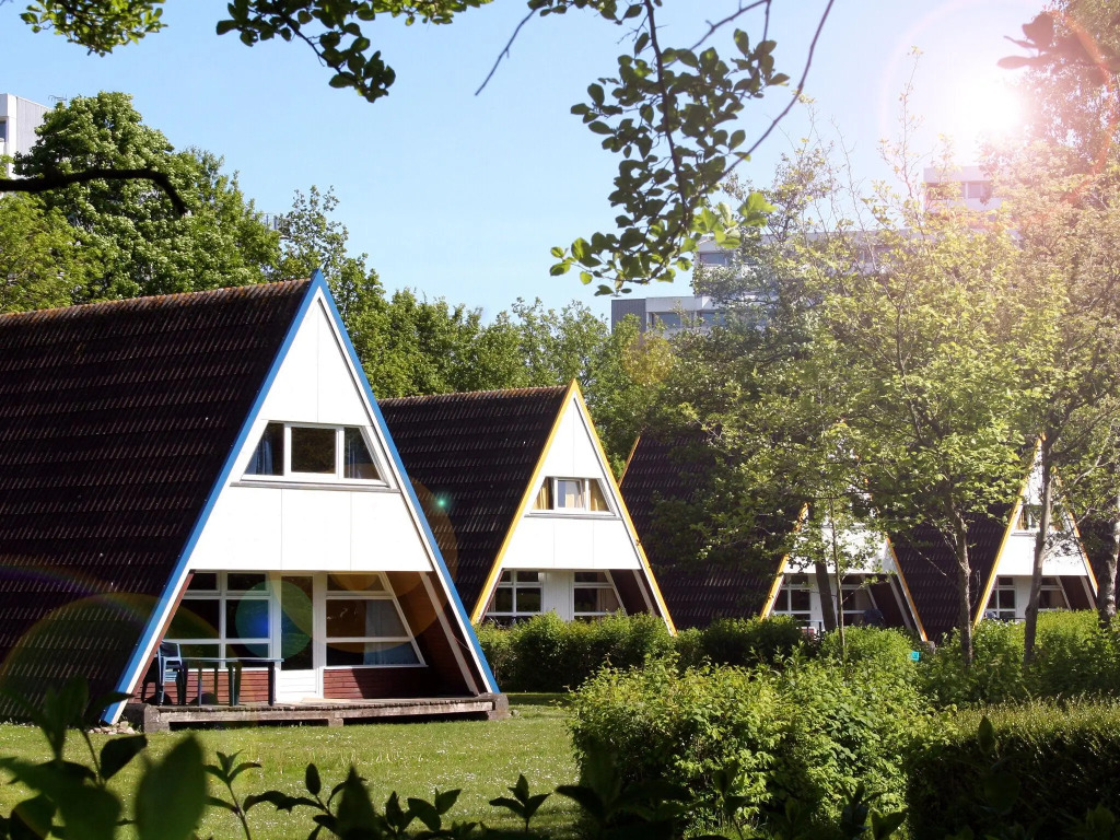 Detached holiday home, decorated with wood, on the Ostsee