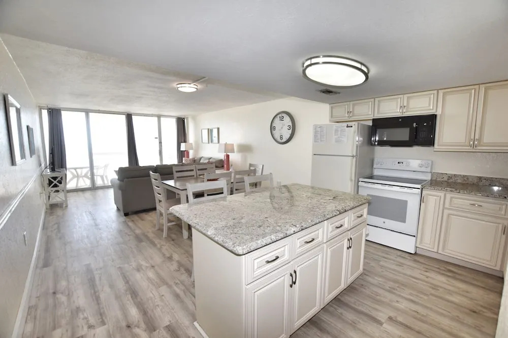 0301 Waters Edge Resort 3 Bedroom Condo by Redawning
